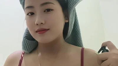 Young mommy looking beautiful after a shower, squeezing her big tits.