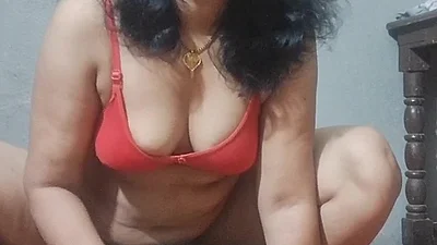 Lusty Richa taking out cum from cock of desi pornstar