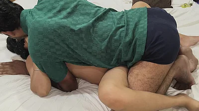 Desi Indian ki body massage