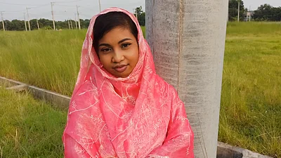 Bangladeshi Hotel Grill Outdoors A girl is waiting, I don',t know who, but I',ll try to see if it',s for me.sex video